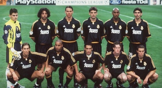 深圳男篮逆转广东王薪凯表现出色（深圳男篮完成逆转击败广东，王薪凯表现抢眼）