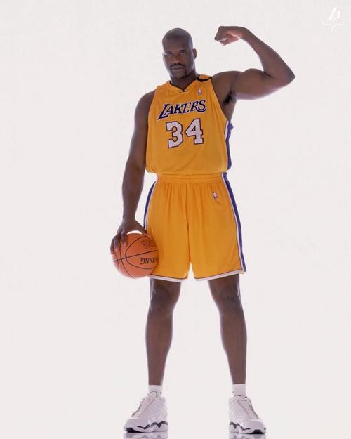 米兰vs拉齐奥：莱奥搭档恩昆库，莫德里奇、拉比奥出战（米兰对阵拉齐奥：莱奥联手恩昆库，莫德里奇、拉比奥登场）