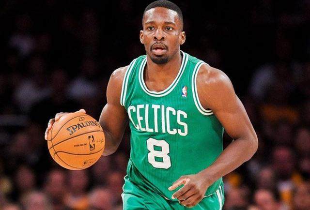 东契奇技术犯规累积8次，联盟第二仅次狄龙（东契奇已领8次技犯，联盟第二，仅次狄龙）