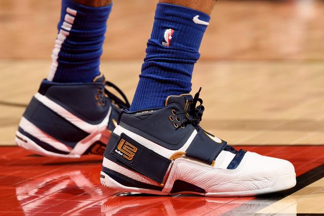 克尼佩尔：传导球做的很好 大伙都在积极为队友创造机会（克尼佩尔：球队传控出色，人人积极为队友创造机会）