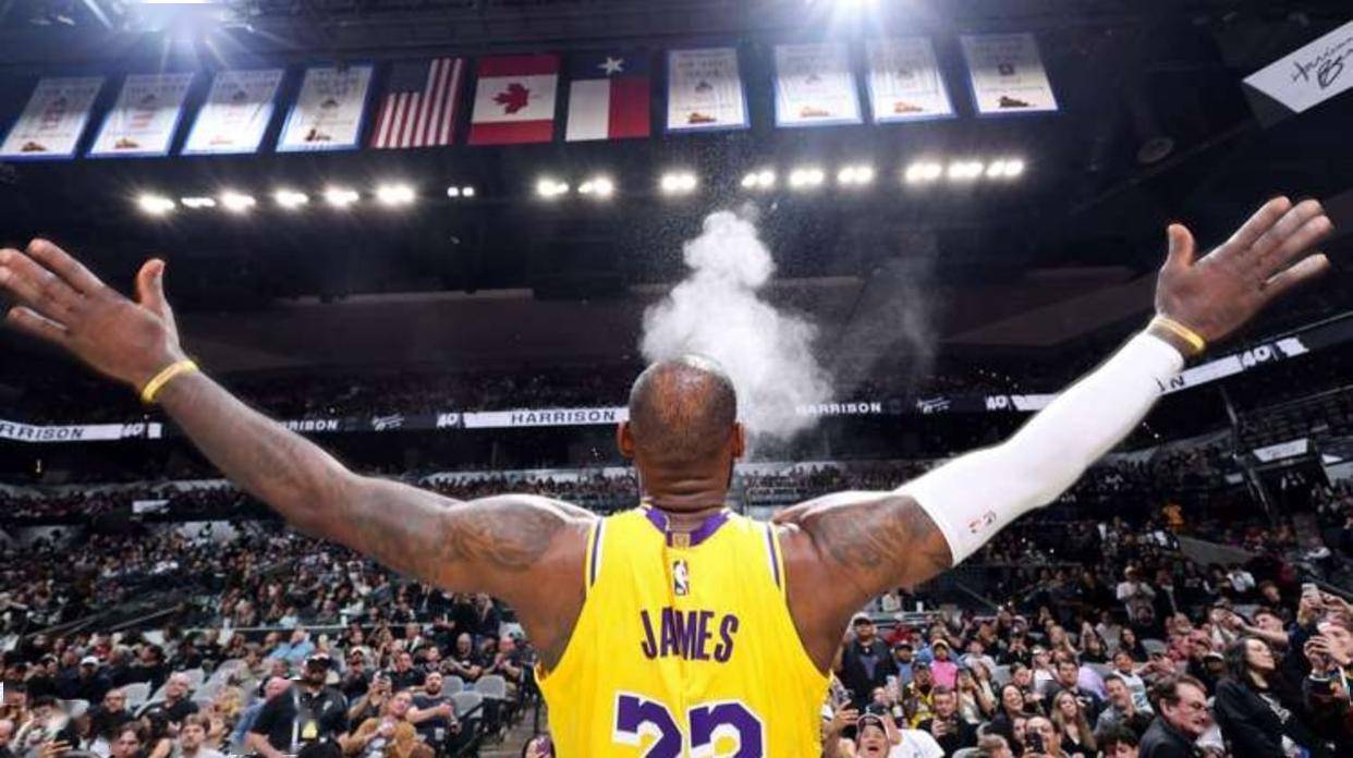 网球ATP年终总决赛：辛纳夺冠（辛纳问鼎ATP年终总决赛）