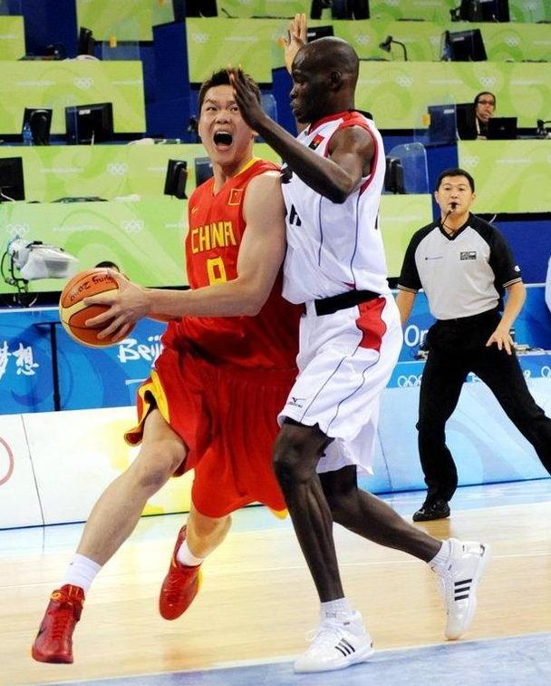 记者：若圣地亚哥不离队，米兰冬窗不能引进新前锋（记者：圣地亚哥若留队，米兰冬窗无缘新中锋）