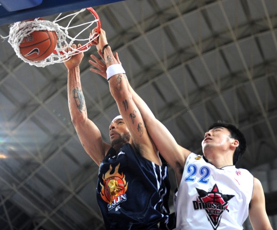 F1阿布扎比站二练：可以庆祝冠军了？诺里斯强势领先（F1阿布扎比站二练：冠军已在望？诺里斯强势领跑）