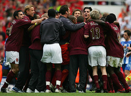 19中12！阿门飞天遁地全场26分7板5助攻集锦，湖人防线彻底被冲垮（19投12中！阿门飞天遁地轰下26分7板5助攻集锦，湖人防线彻底崩塌）