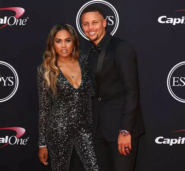 官方：皇家社会与B队射手王卡雷拉续约，近期已续约八人（官宣：皇家社会与B队头号射手卡雷拉续约，近期续约人数已达八人）