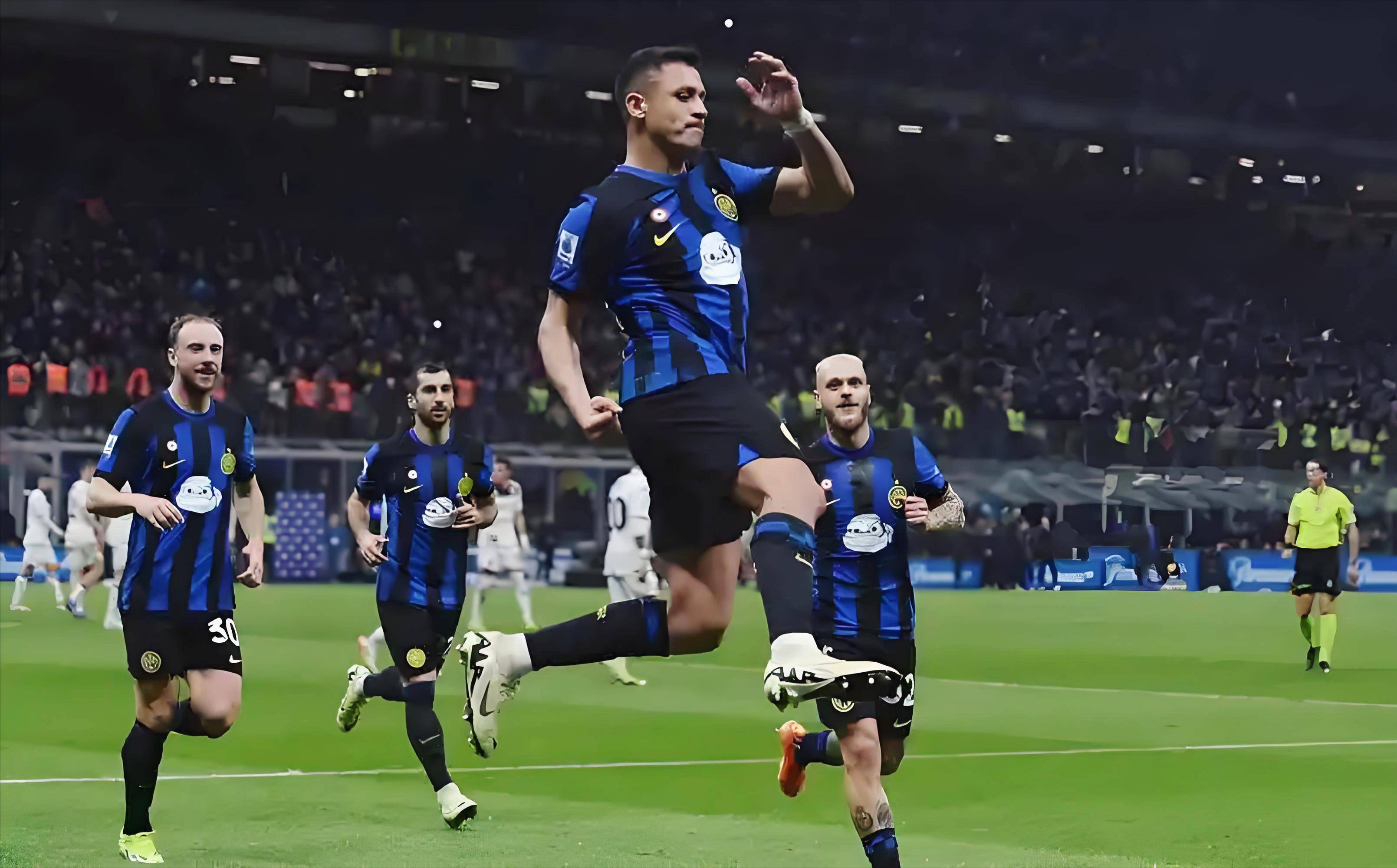 鲍尔半场三分9中7砍下21分8助攻，继15年库里后首人（鲍尔半场三分9投7中砍下21分8助攻，成自2015年库里以来首位达成者）