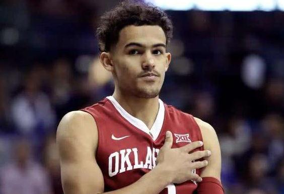 欧联比赛中一球员嘲讽对手鼻子形状，多名队友上前打抱不平（欧联赛场突发口角 球员讥讽对手鼻型 多名队友上前力挺）