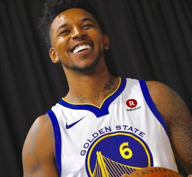 圣诞工作被批没家人，罗马诺怼网友：你发的比我多，管好自己（被骂圣诞还工作没家人？罗马诺回击：你发得比我多，先管好自己）