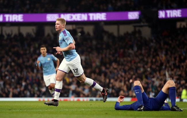 足球国足青训成果显现，小将成多队抢手货（国足青训见成效，年轻球员成各队争夺焦点）