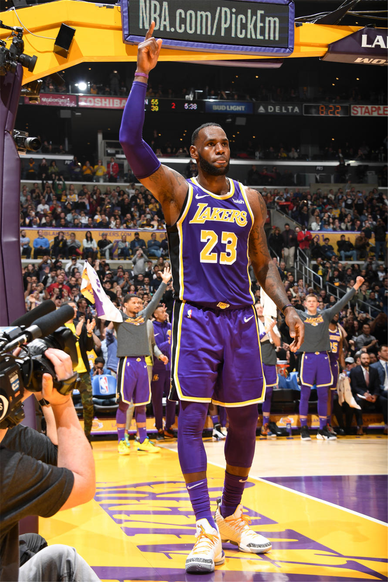 罗马诺：拜仁已经在考虑为伦纳特-卡尔再提供一份新合同（罗马诺：拜仁正考虑再次向伦纳特-卡尔递交新合同）