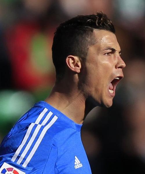 半场逆转11胜领跑联盟！森林狼力克雷霆送其赛季第三败（森林狼半场逆袭拿下第11胜登顶联盟，雷霆遭遇赛季第三败）